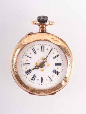 une montre de poche en or avec des chiffres romains sur le cadran