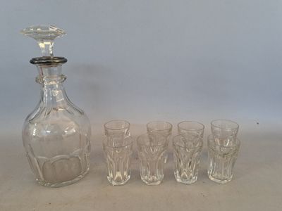 Service à whisky en cristal comprenant une suite de huit gob…