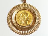 l'image d'une pièce d'or sur laquelle figure une femme