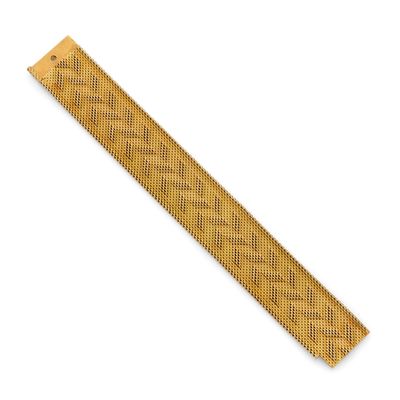 un gros plan d'un bracelet de montre jaune sur fond blanc