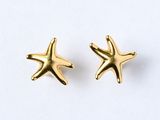 une paire de boucles d'oreilles en forme d'étoiles de mer dorées sur fond blanc