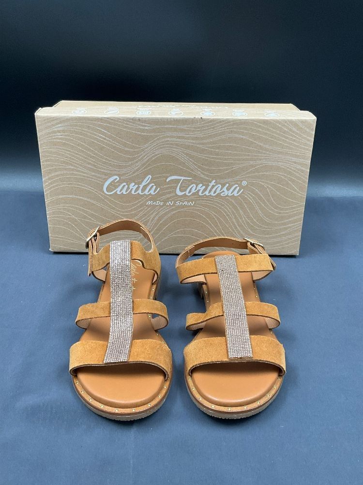 CARLA TORTOSA, modèle 11657, paire de sandales, pointure 36. État neuf avec la boîte