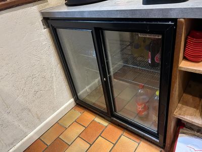 Vitrine réfrigérée d'arrière bar à 2 portes. L.90 cm x P. 50 cm. - Photo 1