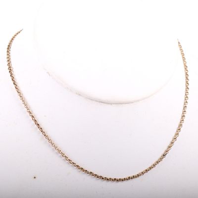 gros plan d'un collier sur un mannequin mannequin