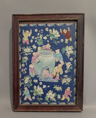 tableau représentant un vase bleu orné de fleurs et d'oiseaux sur fond bleu