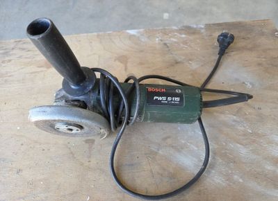 Meuleuse d'angle filaire BOSCH PWS 5-115. 550W. D : 115 mm.