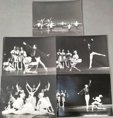 quatre photographies en noir et blanc représentant un groupe de danseurs de ballet