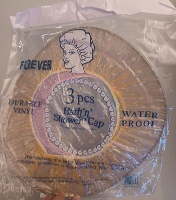 une assiette en plastique sur laquelle est représentée une femme