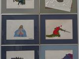 quatre tableaux encadrés représentant différents types d'œuvres d'art accrochés au mur