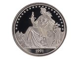 une image d'une pièce de monnaie en gros plan sur fond blanc