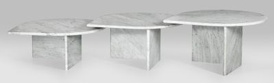 Couchtisch 3-tlg ; Weißer, hellgrau gemaserter Marmor. Le co…