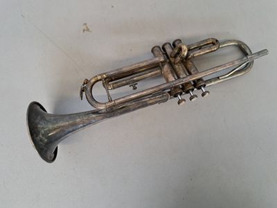 AMATI , Trompette à piston. L. 48,5 cm. - Photo 1