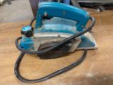 a picture of a circular saw on a wooden table