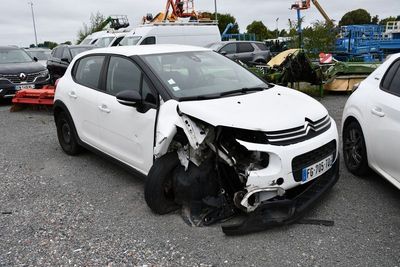 les deux voitures impliquées dans l'accident
