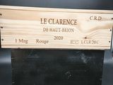 une boîte en bois portant une étiquette