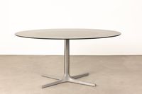 Table ovale à piétement à quatre branches en fonte d'alumini…