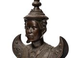 une image représentant un buste en bronze d'un homme coiffé d'une couronne