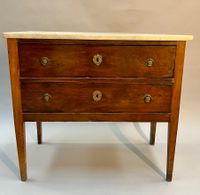 COMMODE SAUTEUSE en acajou ouvrant par deux tiroirs, dessus …
