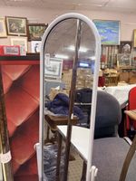 VENTE VOL : Un miroir psyché en métal blanc contemporain. (photo 4)