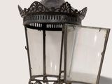 a light that has a crown on top of it