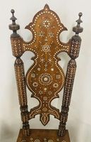GRANDE CHAISE en noyer incrusté d os et de filets de bois à … (photo 6)