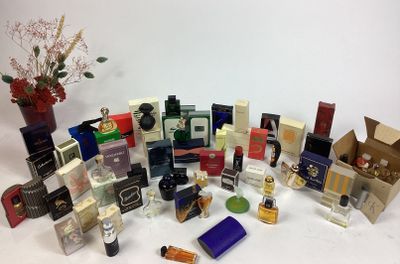 de nombreux parfums différents sur la table