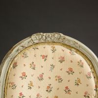 Fauteuil médaillon en hêtre laqué gris. (photo 4)