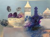 une peinture représentant une nature morte avec des fleurs et un vase posés sur une table