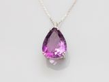 un pendentif en améthyste et diamant, monté sur une chaîne en argent