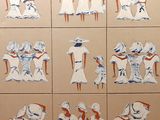 de nombreuses photos différentes d'une femme en robe blanche