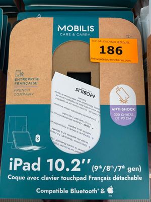 une boîte en carton avec l'image d'un téléphone portable à l'intérieur