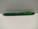 un stylo vert posé sur une boîte blanche