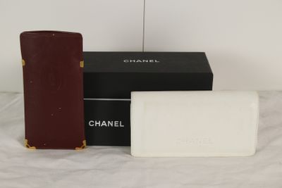 chanel white and red leather wallet with matching case