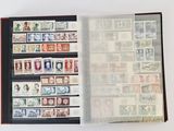 la photo d'un livre avec des timbres