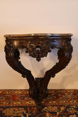 Console murale en chêne mouluré et sculpté de rinceaux, coqu… - Photo 1