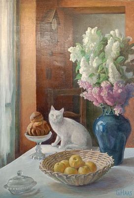 un tableau représentant un chat assis sur une table, à côté d'un panier de fruits
