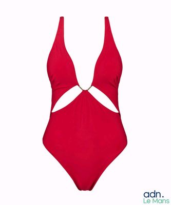 un maillot de bain une pièce rouge avec un décolleté ajouré