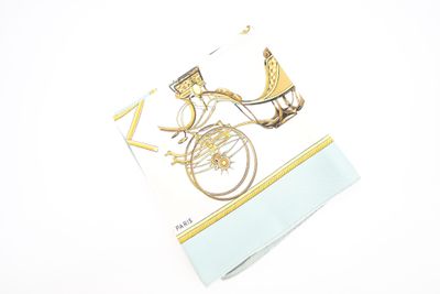 HERMES Paris made in France - Carré en twill de soie imprimé…