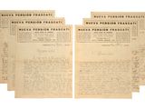 un tas de vieux papiers portant des inscriptions manuscrites sur fond blanc