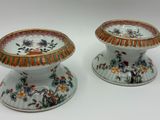 paire de vases chinois anciens ornés de motifs floraux