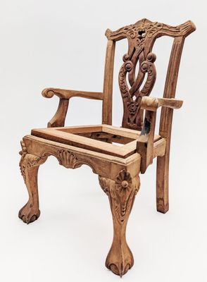 CADRE DE CHAISE POUR ENFANT en bois mouluré et sculpté, le d…