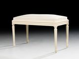 une image représentant un banc blanc posé sur un sol blanc