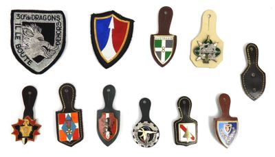 Collection de 8 insignes militaires divers dont génie, train…