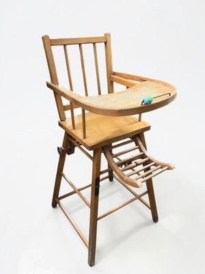 Chaise haute en bois blanc
