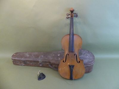 Violon porte une étiquette dactylographiée "Jean Baptiste Vi…
