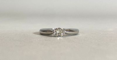 Solitaire en or blanc 750 millièmes et platine, serti d'un d…