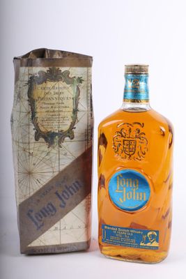 une image d'une bouteille de whisky à côté d'une boîte en carton