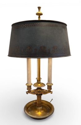 Très importante LAMPE BOUILLOTTE en bronze doré, à trois bra…