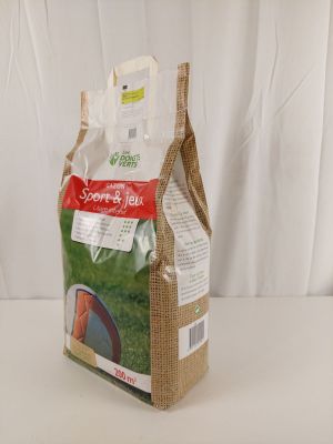 un sac de nourriture posé sur une table