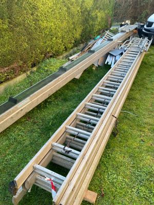 3 échelles métalliques pour charpentes. - Photo 1